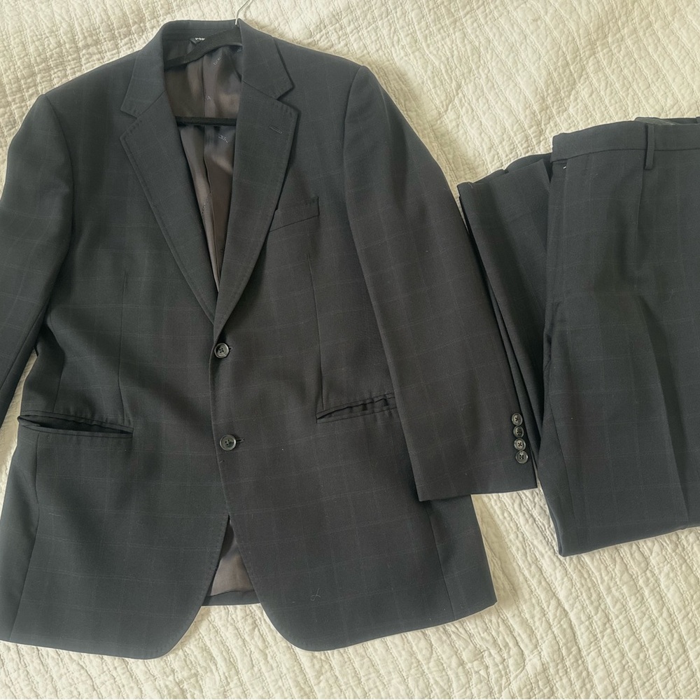 Dolce & Gabbana 100% Virgin Wool Designer Suit | Subtle Checkered Pattern - Picture 4 of 17